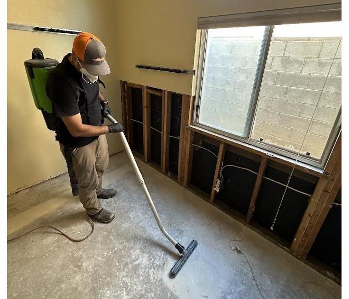 SERVPRO® professional cleaning a room